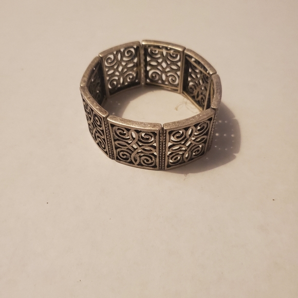 3/$ 25 SILVER FILAGREE STRETCH CUFF BRACELET NWOT - Picture 3 of 3